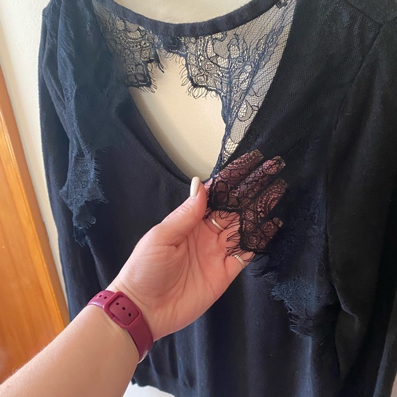 CLOSET CLOSING‼️Open Back Lace Sweater - Picture 6 of 8